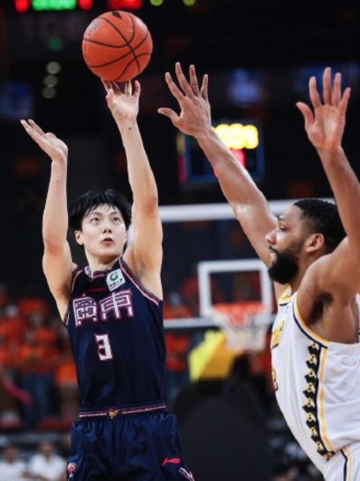 游泳季后赛，燕山海豚队与岭南铁骑队淘汰对手，阵地战处理得当！防守强度拉满的简单介绍